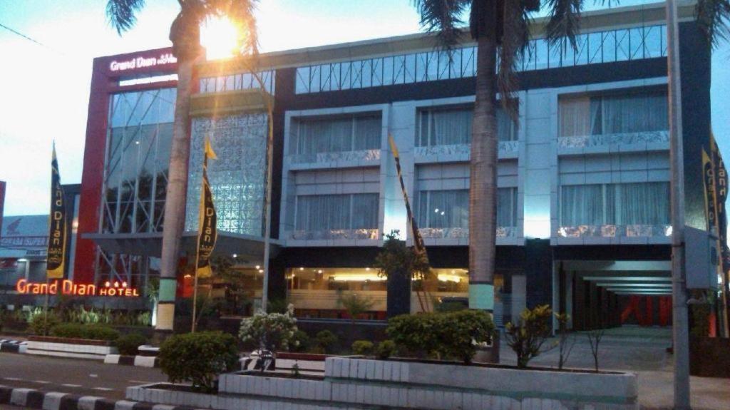 Grand Dian Hotel Slawi Tegal  Ngoại thất bức ảnh